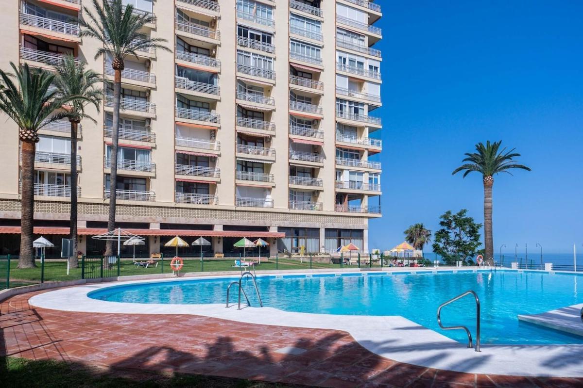 ¡Magnificas Vistas Al Mar! Piscina Y Wifi Gratis Apartman Torremolinos Kültér fotó