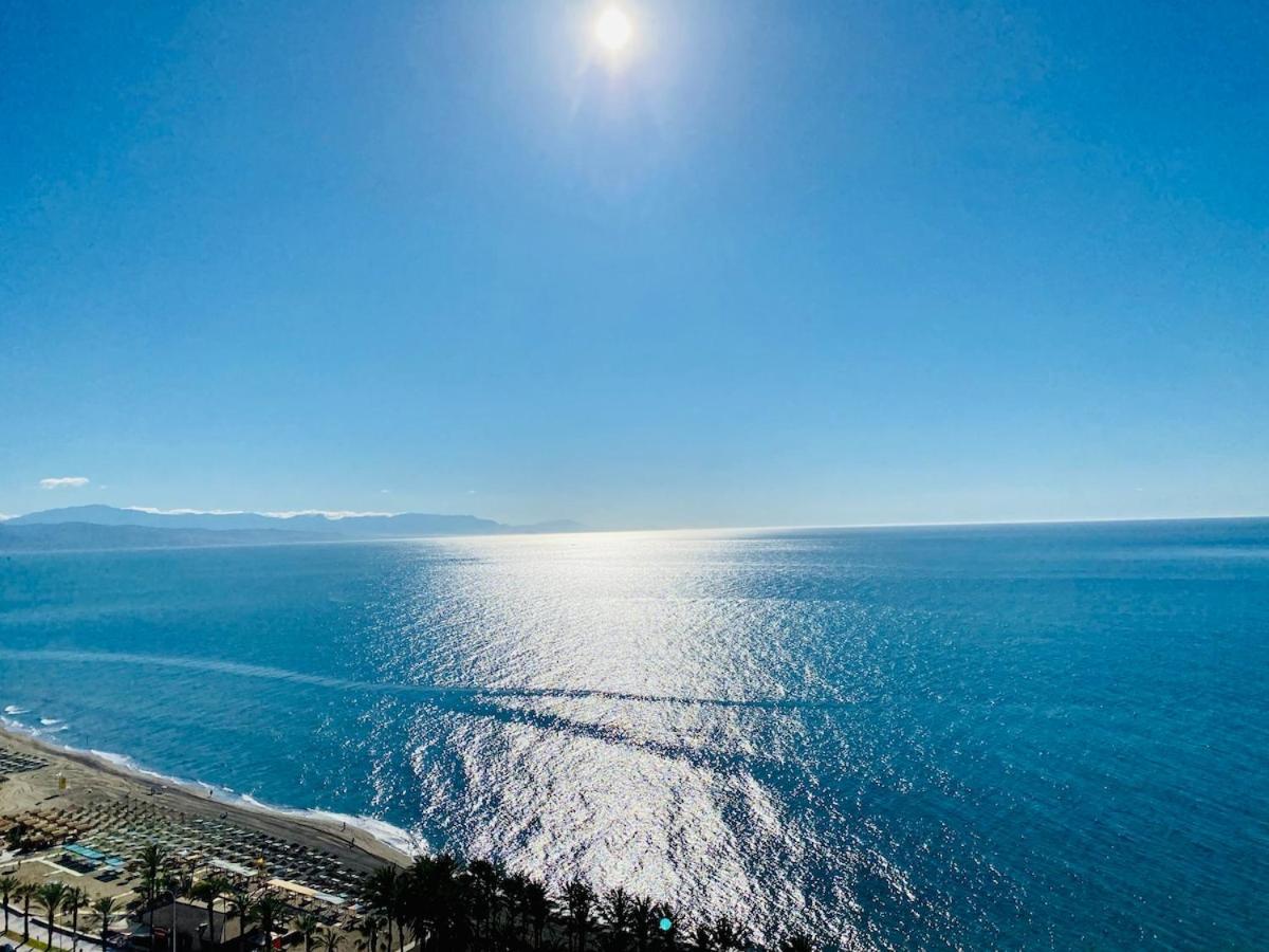 ¡Magnificas Vistas Al Mar! Piscina Y Wifi Gratis Apartman Torremolinos Kültér fotó