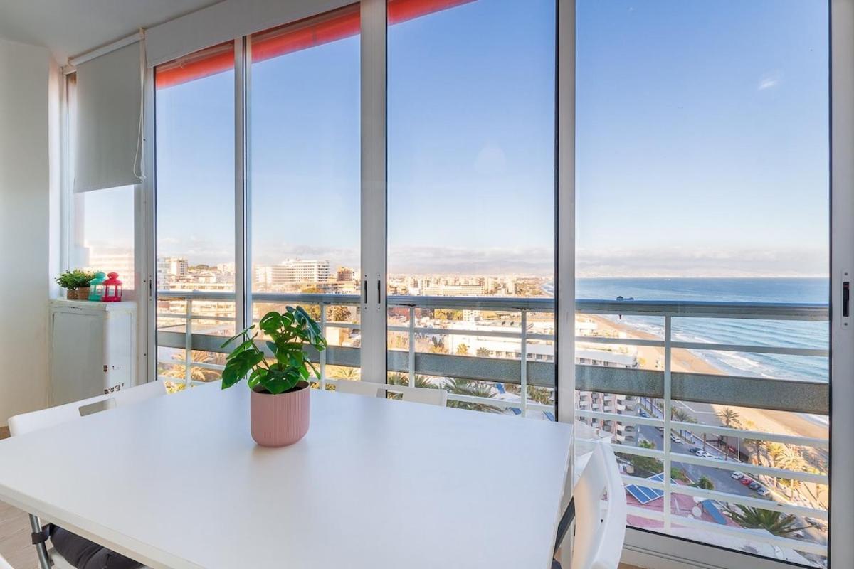 ¡Magnificas Vistas Al Mar! Piscina Y Wifi Gratis Apartman Torremolinos Kültér fotó