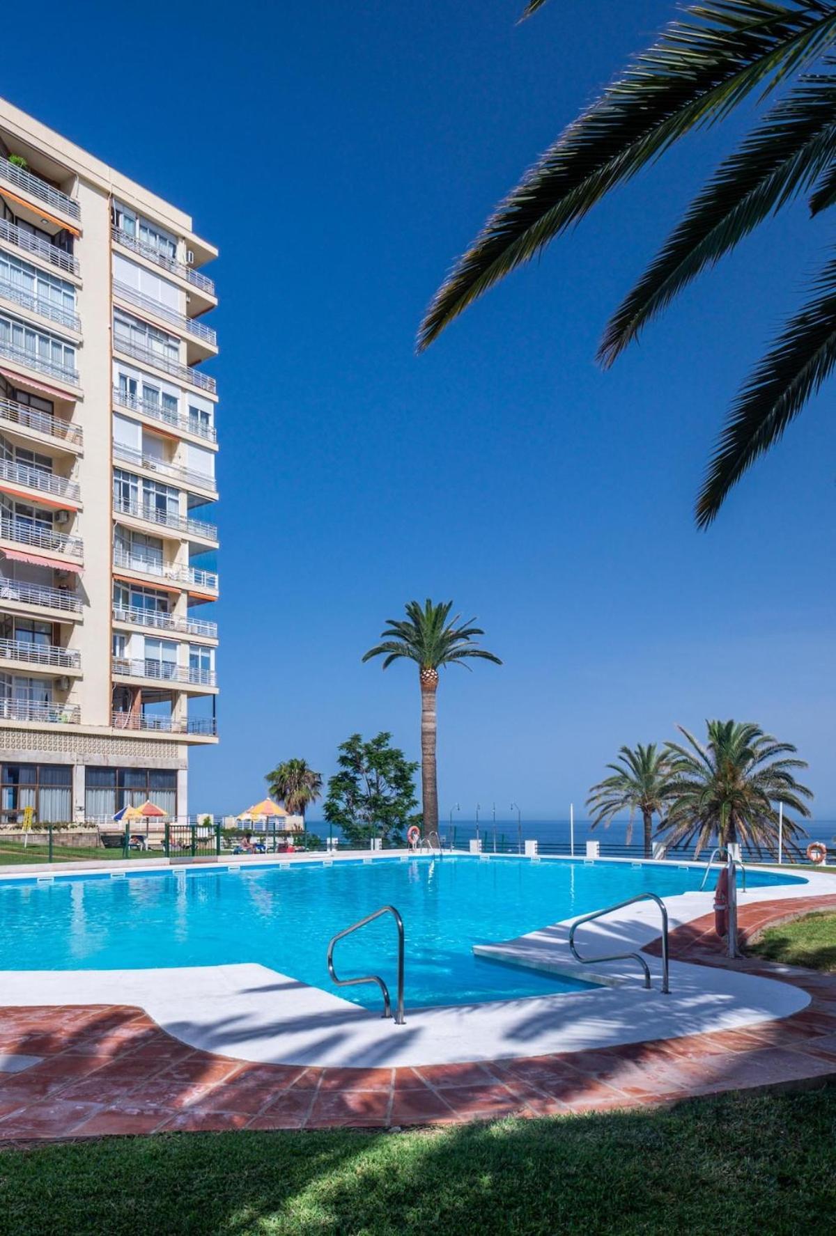¡Magnificas Vistas Al Mar! Piscina Y Wifi Gratis Apartman Torremolinos Kültér fotó
